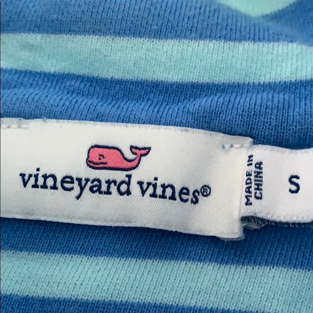 Vineyard Vine Pullover Size Small - image 3